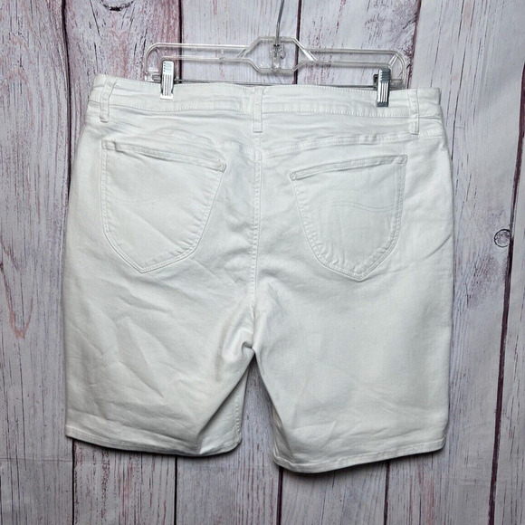 Lee Riders Women's White Denim Midrise Bermuda Shorts Plus Size 36 - Picture 2 of 9